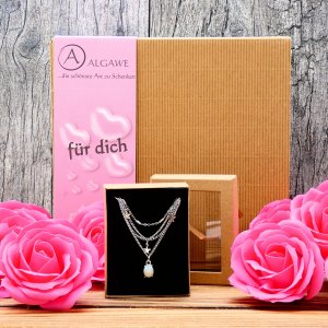 Geschenkset, rosa Seifenrosen mit einer eleganten Kette