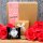 Geschenkset, rote Seifenrosen mit einer eleganten silbernen Uhr und Armbändern