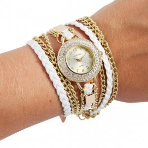 Geschenkset, rote Seifenrosen mit einer eleganten Uhr