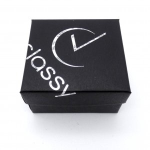 Geschenkbox mit CLASSY Damenuhr und ARMBAND mit Quaste, schwarz